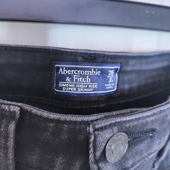A&F Simone High Rise Super Skinny Distressed Jeans in Black Wash 26/2S - Picture 6 of 7